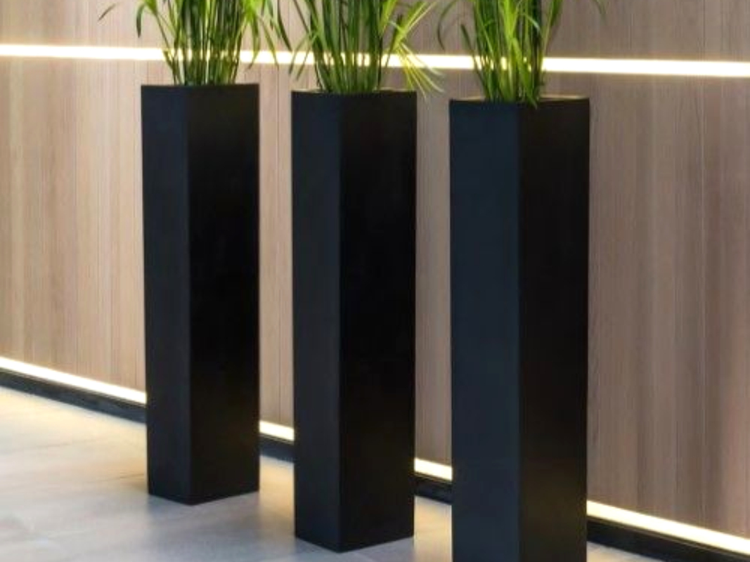 Metal Bant Detaylı Saksı 11 görseli